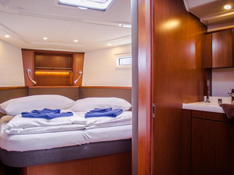 Book yachts online - sailboat - Bavaria Vision 46 - Present - rent