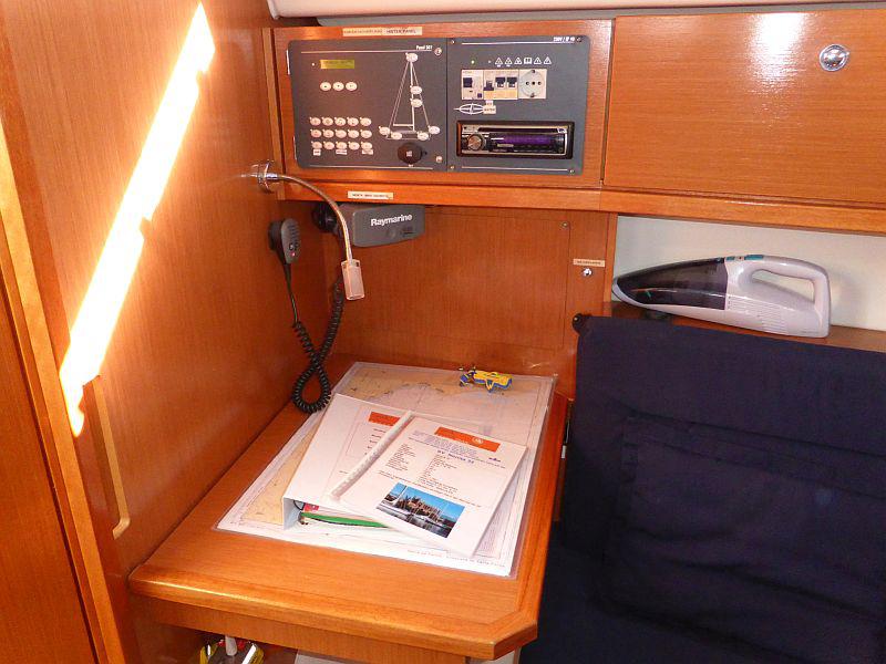 Book yachts online - sailboat - Bavaria Cruiser 32 - Nenita - rent
