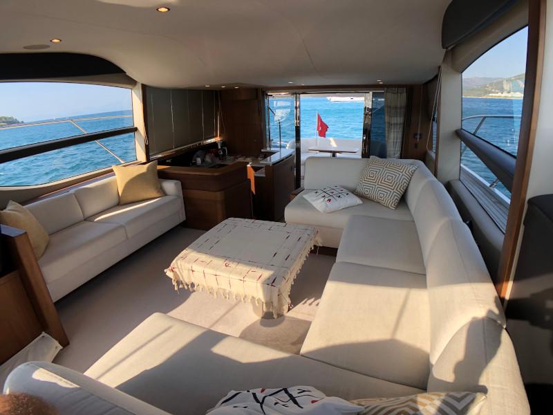 Book yachts online - motorboat - Princess 52 Fly - Miracle - rent