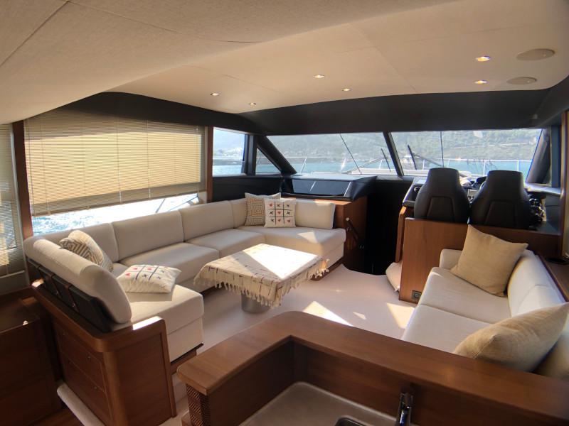Book yachts online - motorboat - Princess 52 Fly - Miracle - rent