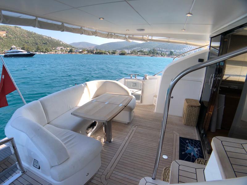 Book yachts online - motorboat - Princess 52 Fly - Miracle - rent