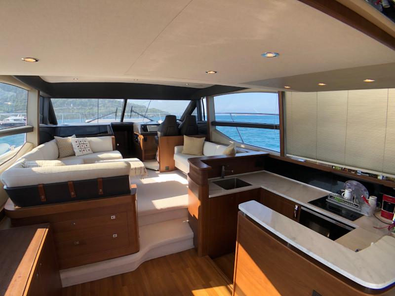 Book yachts online - motorboat - Princess 52 Fly - Miracle - rent