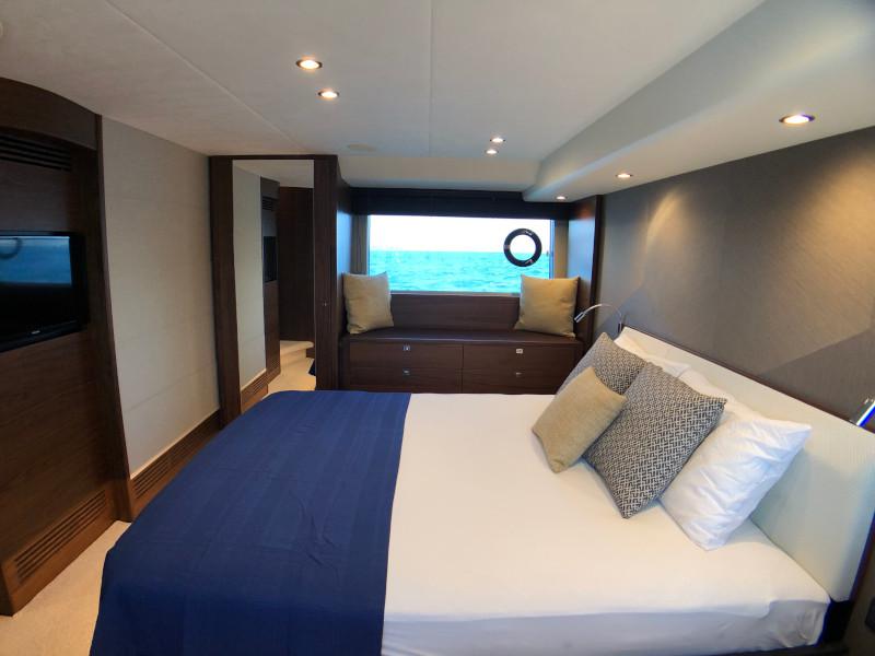 Book yachts online - motorboat - Princess 52 Fly - Miracle - rent