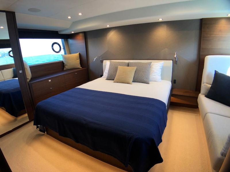 Book yachts online - motorboat - Princess 52 Fly - Miracle - rent
