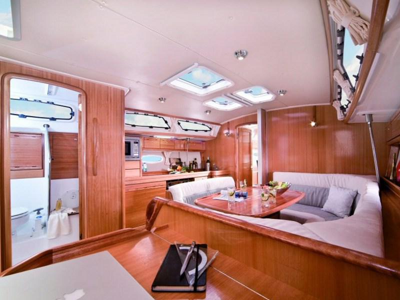 Book yachts online - sailboat - Bavaria 40 Cruiser - EC- 40B-09-G - rent