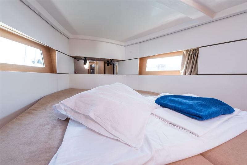 Book yachts online - sailboat - Oceanis 38.1 - LUCE - rent