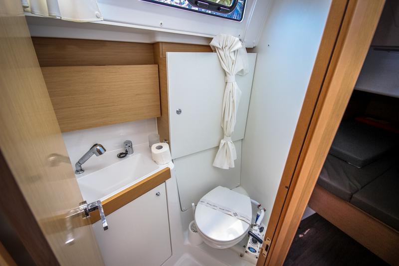 Book yachts online - sailboat - Oceanis 38.1 - LUCE - rent
