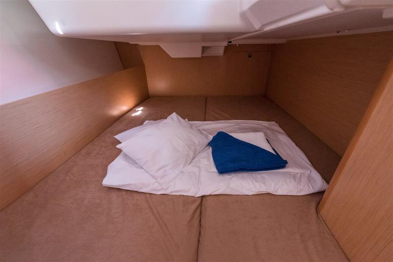 Book yachts online - sailboat - Oceanis 38.1 - LUCE - rent