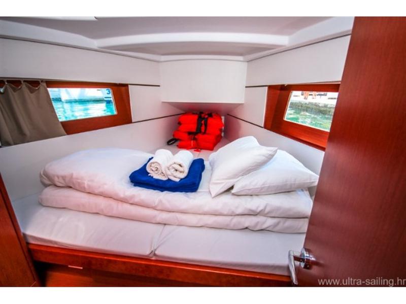 Book yachts online - sailboat - Oceanis 35 - DALMAR - rent