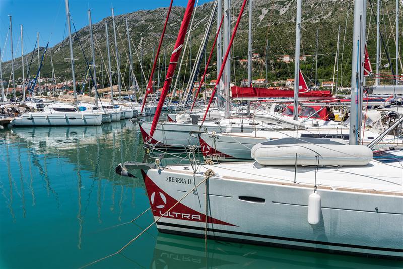 Book yachts online - sailboat - Oceanis 41 - LIMONI - rent