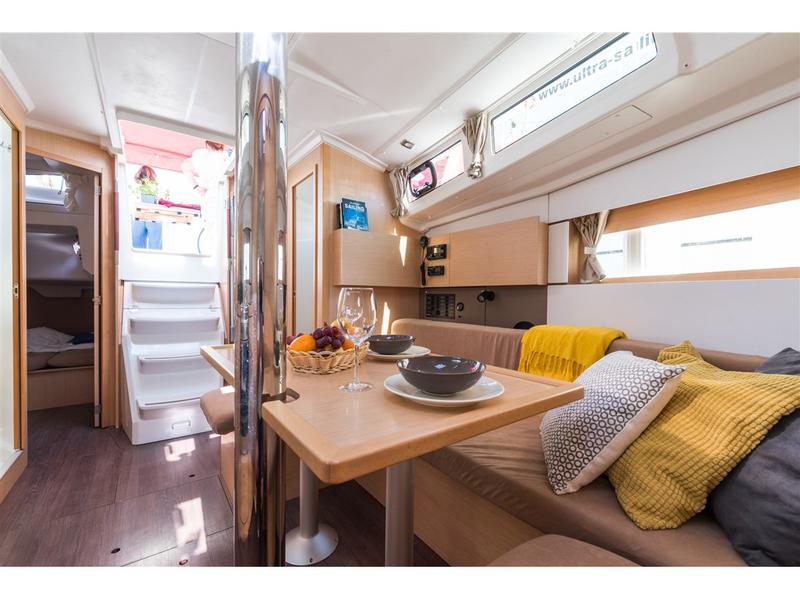 Book yachts online - sailboat - Oceanis 38 - RUSALKA - rent