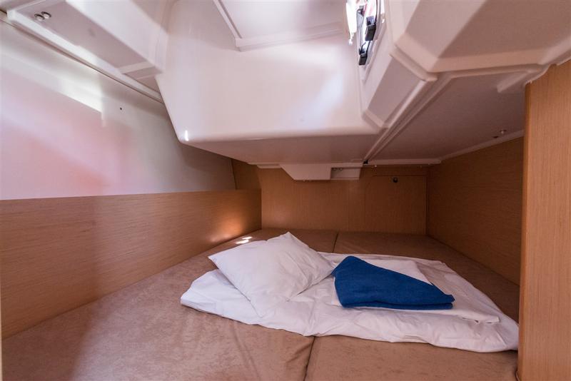 Book yachts online - sailboat - Oceanis 38 - RUSALKA - rent