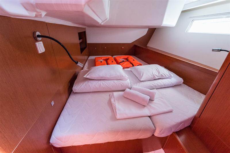 Book yachts online - sailboat - Oceanis 45 - FRESH EMOTION  - rent