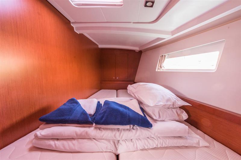 Book yachts online - sailboat - Oceanis 45 - ZOA - rent