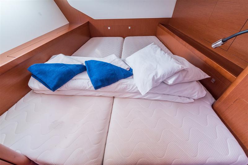 Book yachts online - sailboat - Oceanis 45 - ZOA - rent