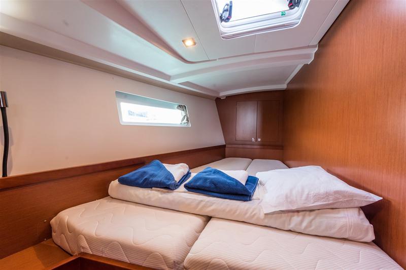 Book yachts online - sailboat - Oceanis 45 - ZOA - rent