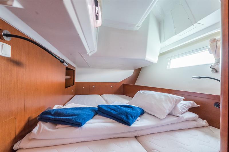 Book yachts online - sailboat - Oceanis 45 - ZOA - rent