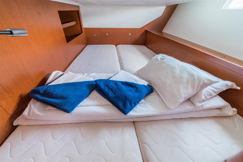 Book yachts online - sailboat - Oceanis 45 - ZOA - rent