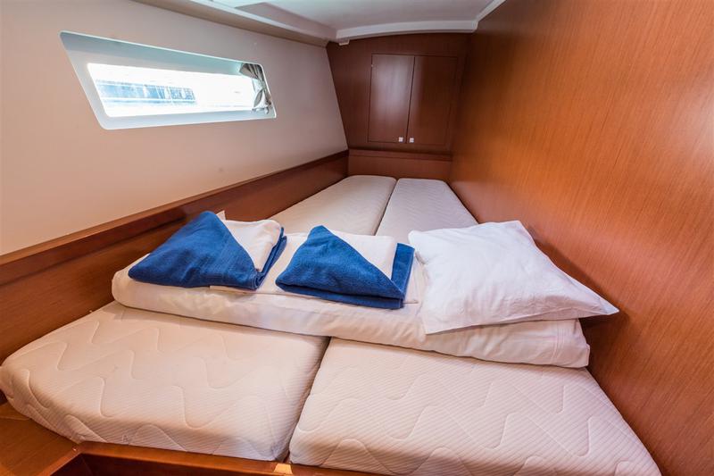 Book yachts online - sailboat - Oceanis 45 - ZOA - rent