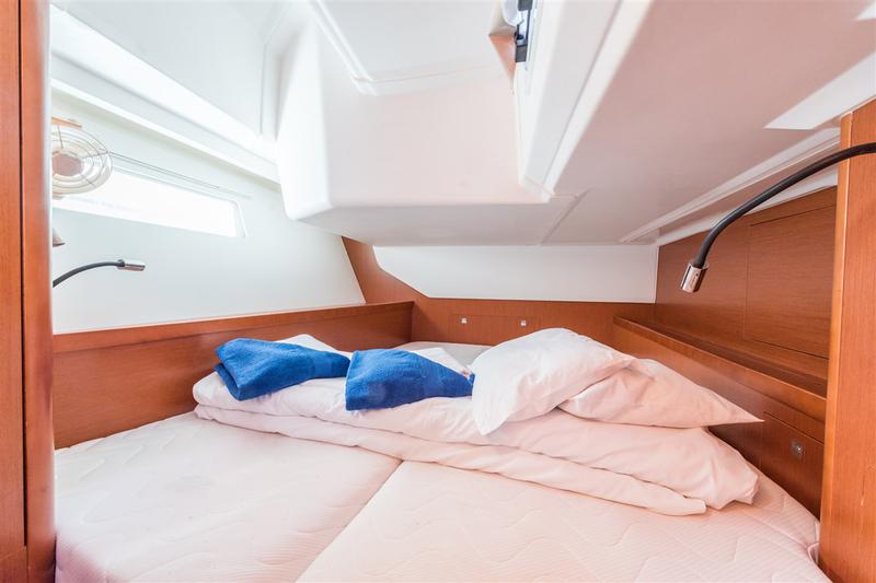 Book yachts online - sailboat - Oceanis 45 - ZOA - rent