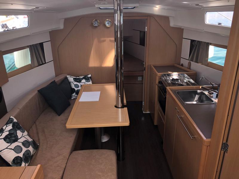 Book yachts online - sailboat - Oceanis 35 - GALA - rent