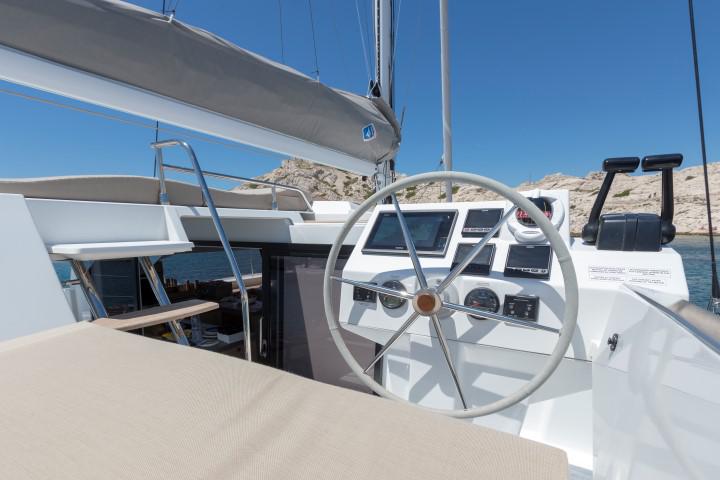 Book yachts online - catamaran - Astréa 42 - OCEAN RUNNER - AC and generator - rent