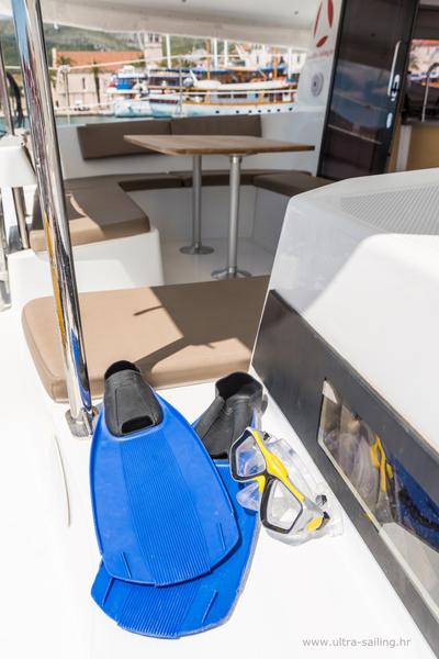 Book yachts online - catamaran - Lipari 41 - UNS INN - rent