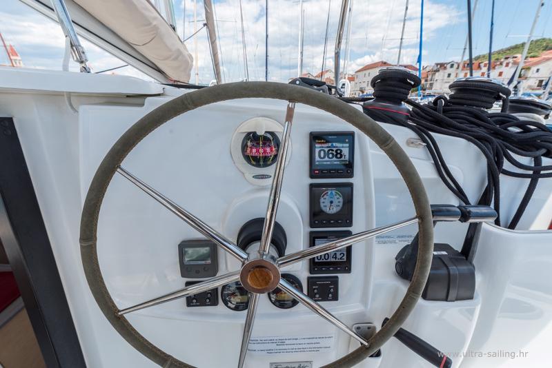 Book yachts online - catamaran - Lipari 41 - UNS INN - rent
