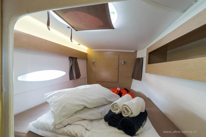 Book yachts online - catamaran - Lipari 41 - UNS INN - rent