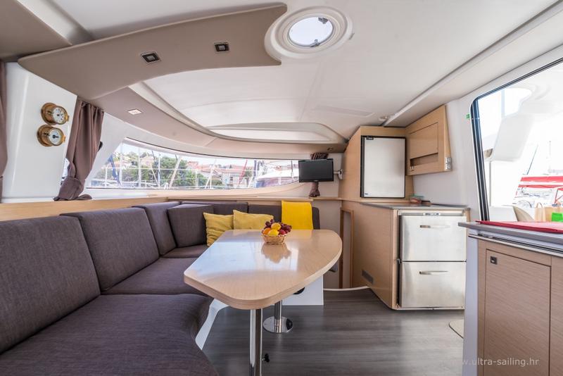 Book yachts online - catamaran - Lipari 41 - UNS INN - rent