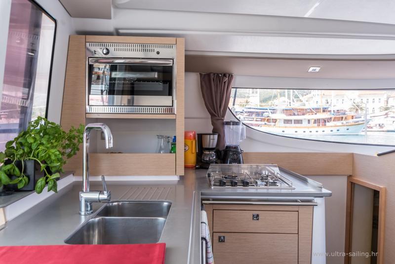 Book yachts online - catamaran - Lipari 41 - UNS INN - rent