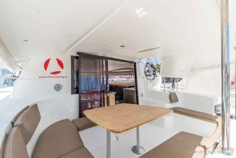 Book yachts online - catamaran - Lipari 41 - UNS INN - rent