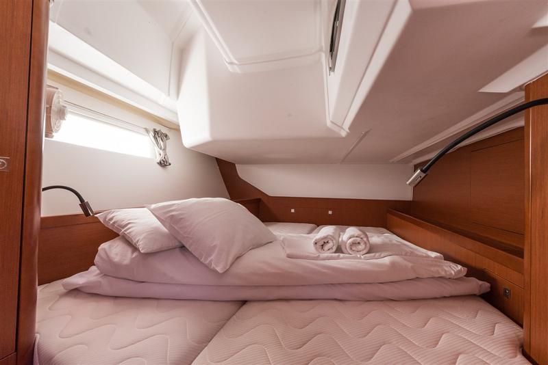 Book yachts online - sailboat - Oceanis 45 - MOBULA ONE - rent