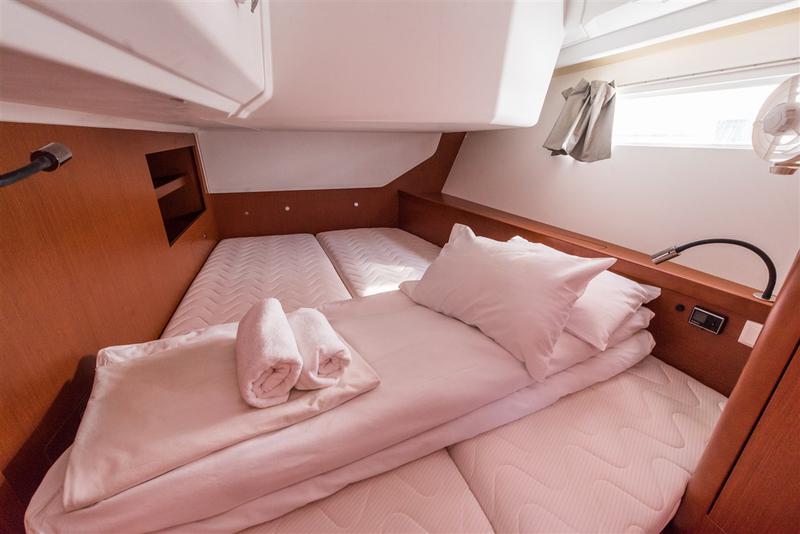 Book yachts online - sailboat - Oceanis 45 - MOBULA ONE - rent