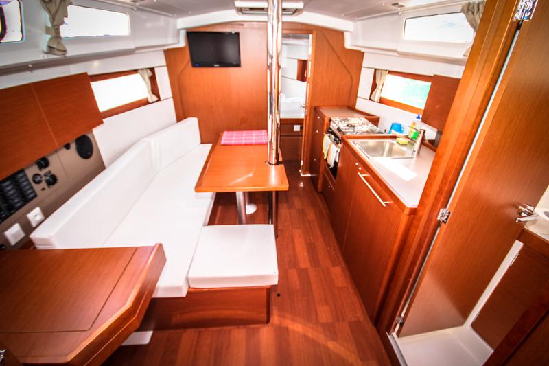 Book yachts online - sailboat - Oceanis 35 - MALA LUNA - rent
