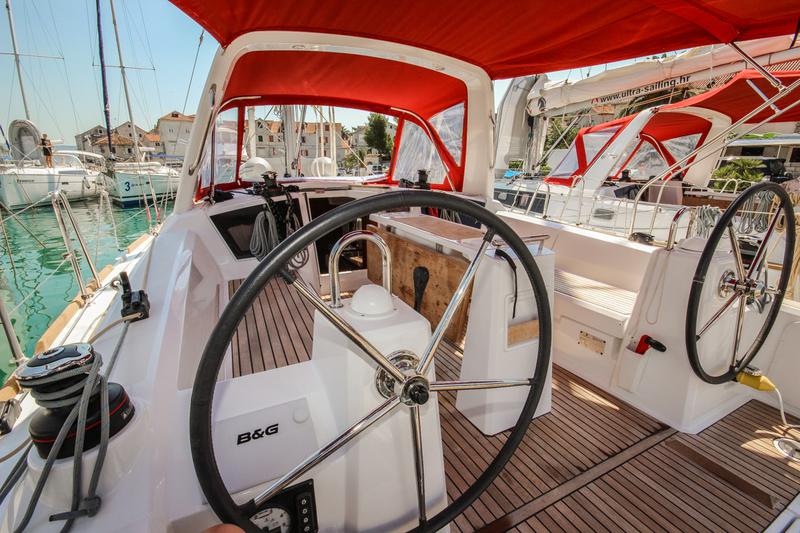 Book yachts online - sailboat - Oceanis 35 - MALA LUNA - rent