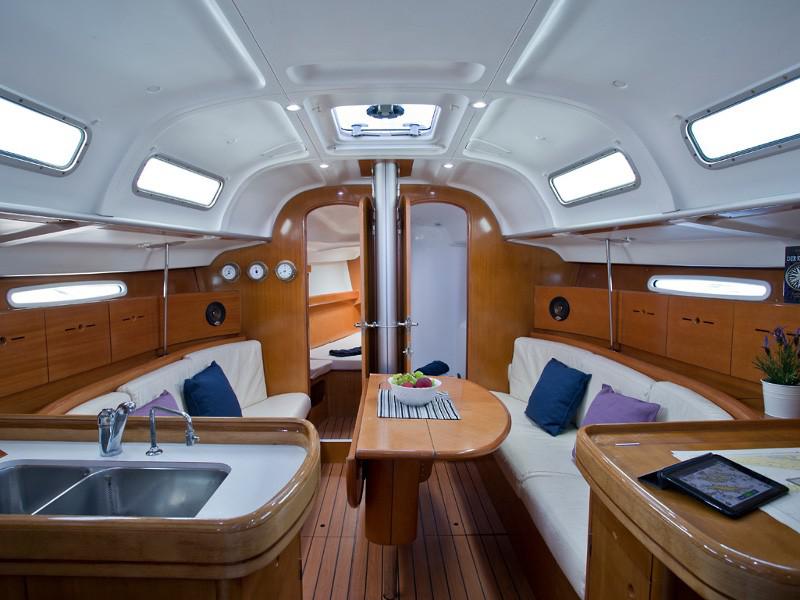 Book yachts online - sailboat - First 40.7 - Santa Magica - rent