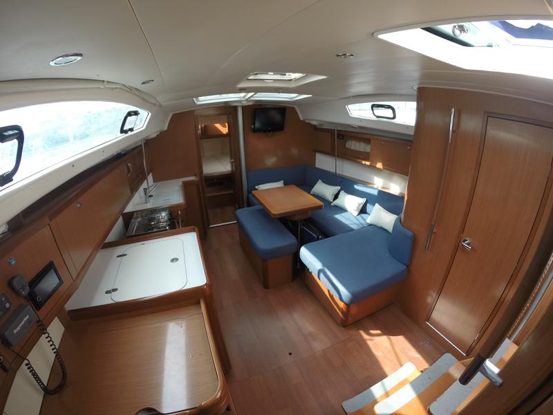 Book yachts online - sailboat - Oceanis 40 - Santa Maria - rent