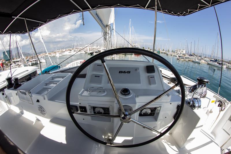 Book yachts online - catamaran - Lagoon 450 F (2016) equipped with generator, A/C (saloon+cabins), ice maker - SMILE I - rent