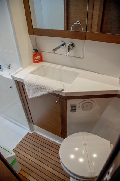 Book yachts online - catamaran - Lagoon 450 F (2019) ANJA equipped with generator, A/C (saloon+cabins), water maker, washer/dryer, dishwasher, microwave oven - ANJA I - rent