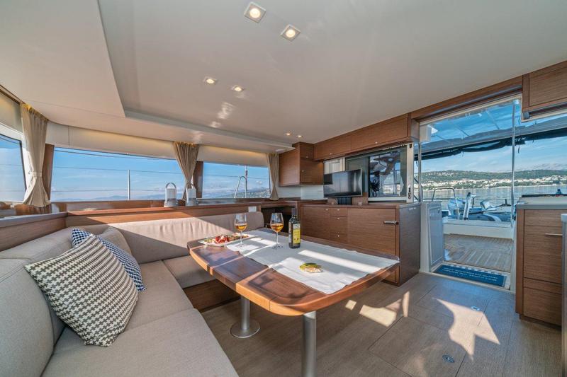Book yachts online - catamaran - Lagoon 450 Sport LUX equipped with generator, A/C (saloon+cabins), ice maker, dishwasher, 2 S.U.P., underwater lights - PRINCESS SOFIA - rent