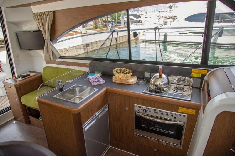 Book yachts online - motorboat - Antares 36 (2019) - ARIELA - rent