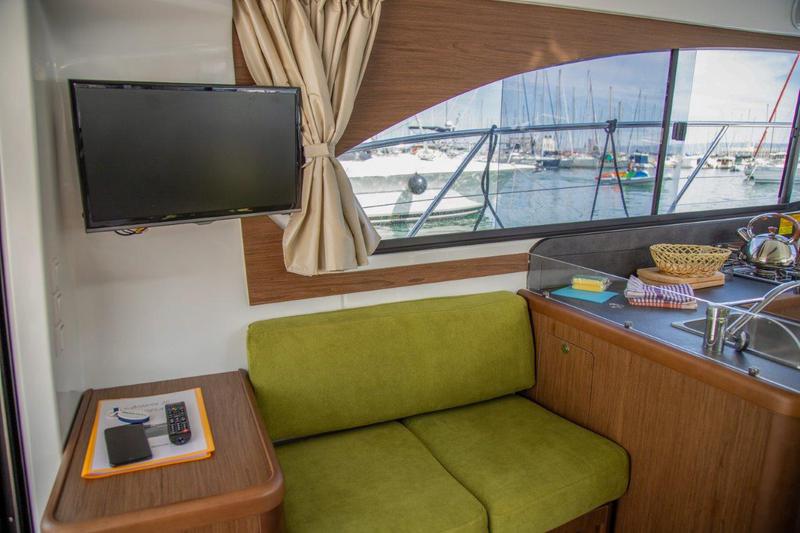 Book yachts online - motorboat - Antares 36 (2019) - ARIELA - rent