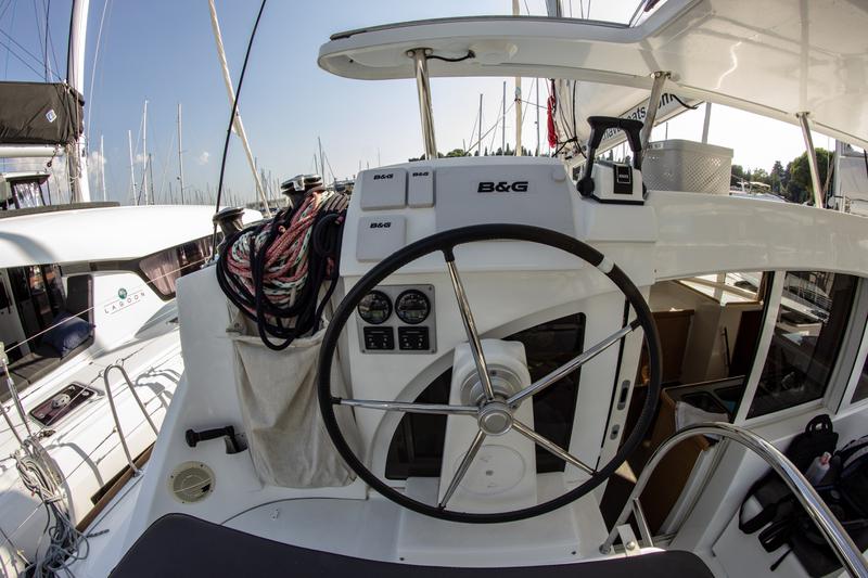 Book yachts online - catamaran - Lagoon 380 (2015) - MINI - rent