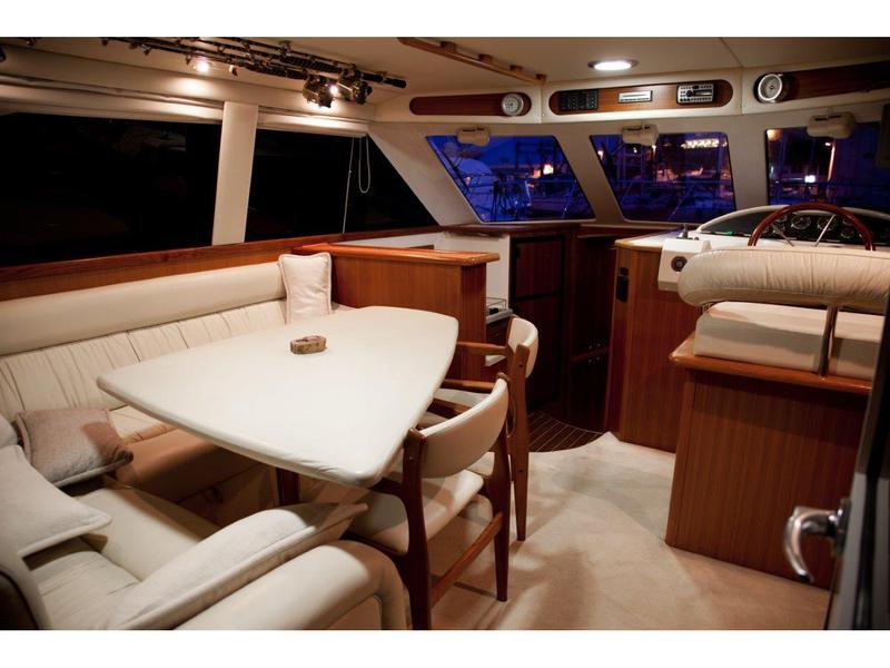 Book yachts online - motorboat - Riviera 42 (2006) - LIMINI - rent