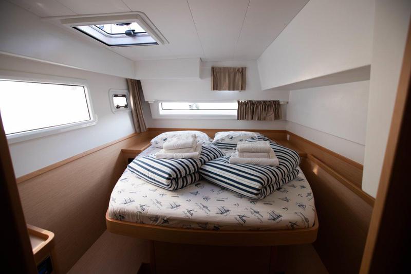 Book yachts online - catamaran - Lagoon 42 (2018) equipped with generator, A/C (saloon+cabins), water maker, bow thruster - ALMA SOFIA - rent