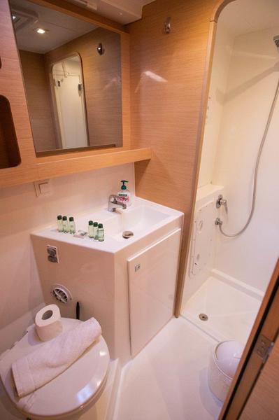 Book yachts online - catamaran - Lagoon 42 (2018) equipped with generator, A/C (saloon+cabins), water maker, bow thruster - ALMA SOFIA - rent