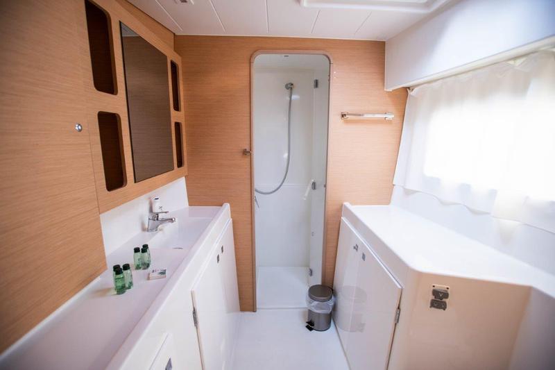 Book yachts online - catamaran - Lagoon 42 (2018) equipped with generator, A/C (saloon+cabins), water maker, bow thruster - ALMA SOFIA - rent