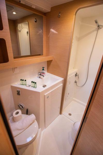 Book yachts online - catamaran - Lagoon 42 (2018) equipped with generator, A/C (saloon+cabins), water maker, bow thruster - ALMA SOFIA - rent