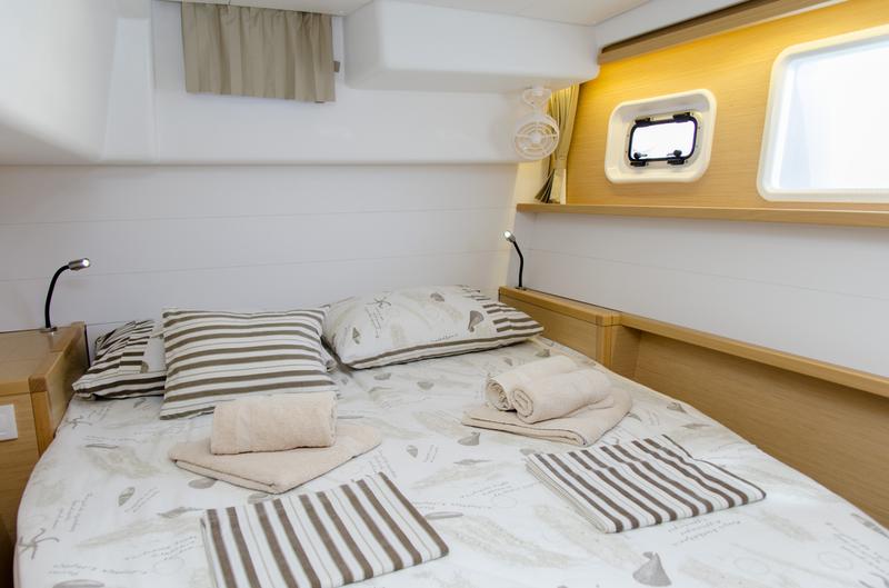 Book yachts online - catamaran - Lagoon 450 F (2016)equipped with generator, A/C (saloon+cabins), ice maker, dishwasher,water maker, microwave oven,  2 S.U.P., underwater lights, bow thruster - PRINCESS IVA - rent